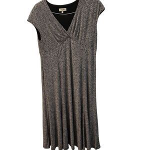 Jones Studio V-Neck Black/White Maxy Dress Size 16